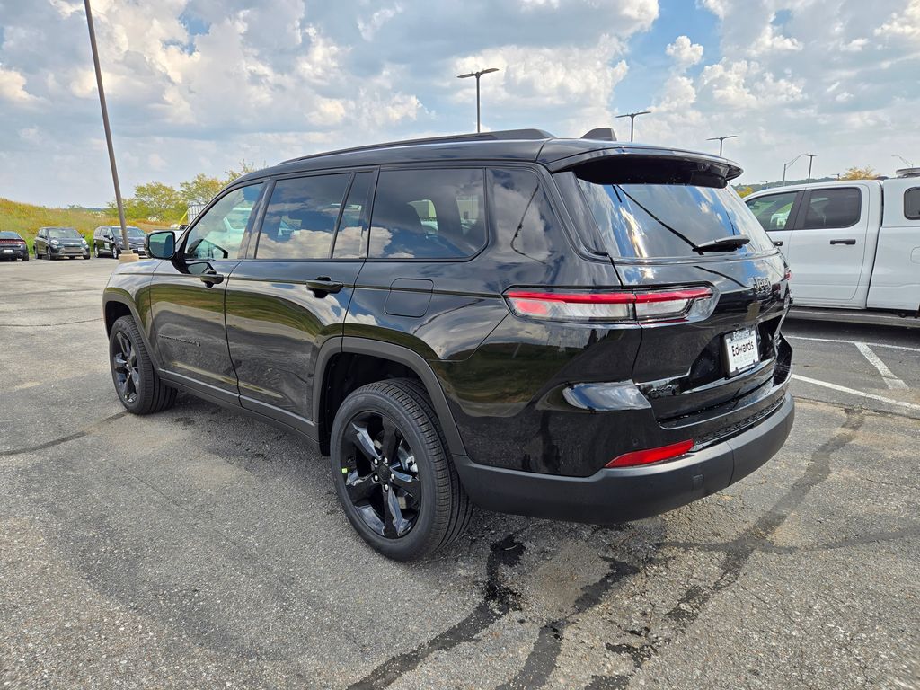 2025 Jeep Grand Cherokee Limited photo 4