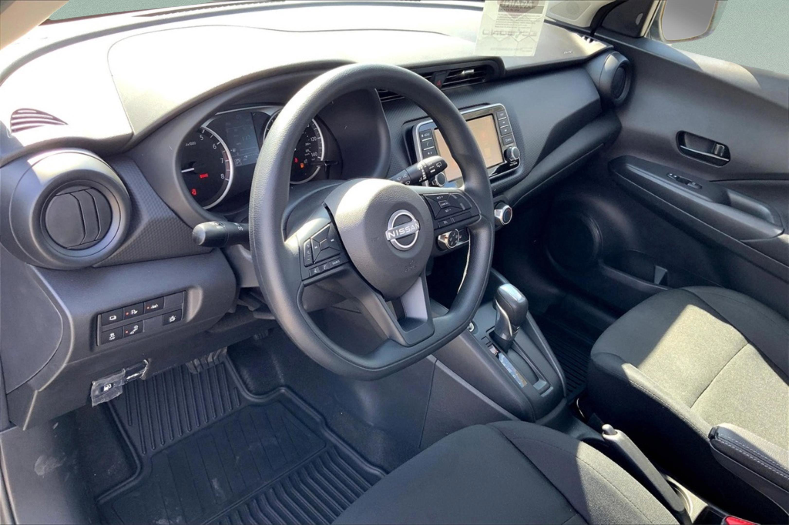 2025 Nissan Kicks Play S photo 6