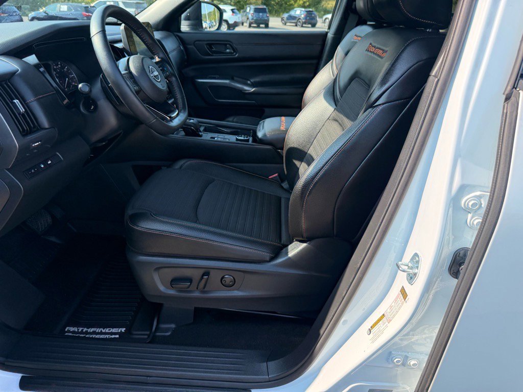 2025 Nissan Pathfinder Rock Creek photo 9
