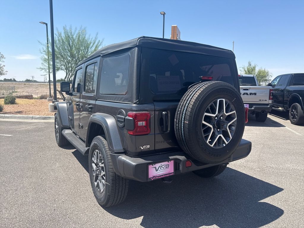 2025 Jeep Wrangler Sahara photo 4