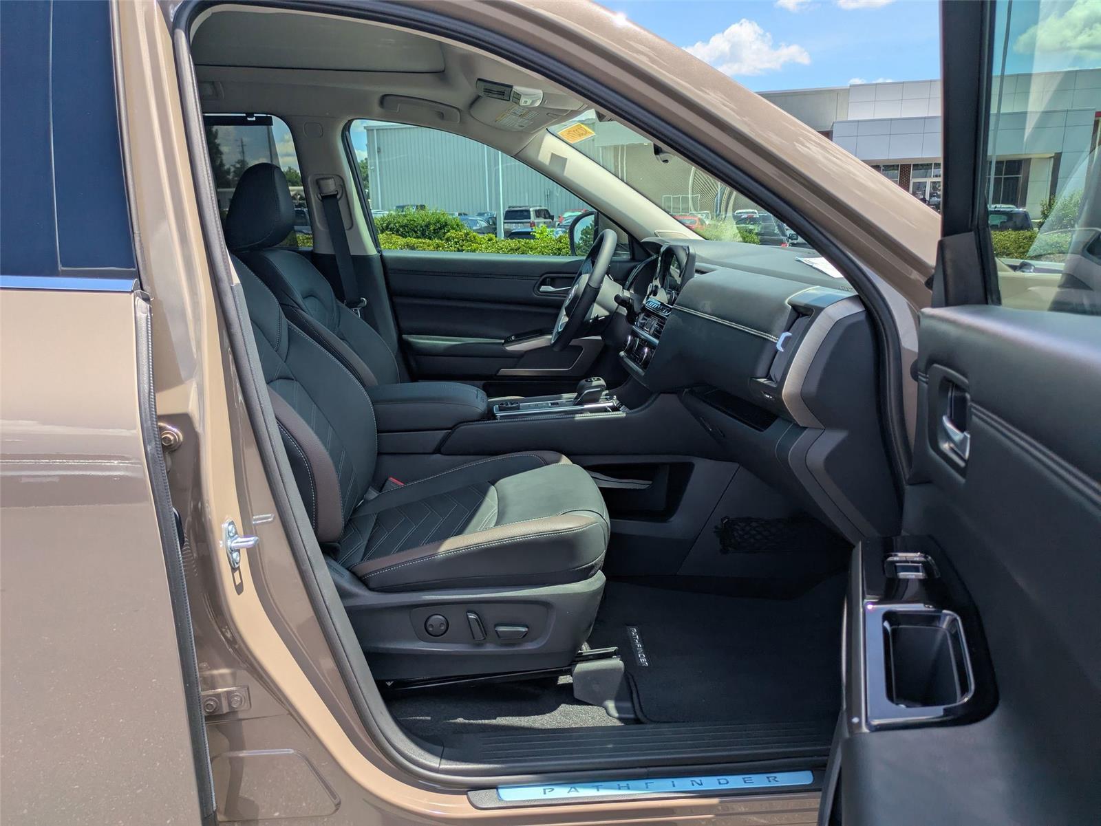 2025 Nissan Pathfinder Platinum photo 34