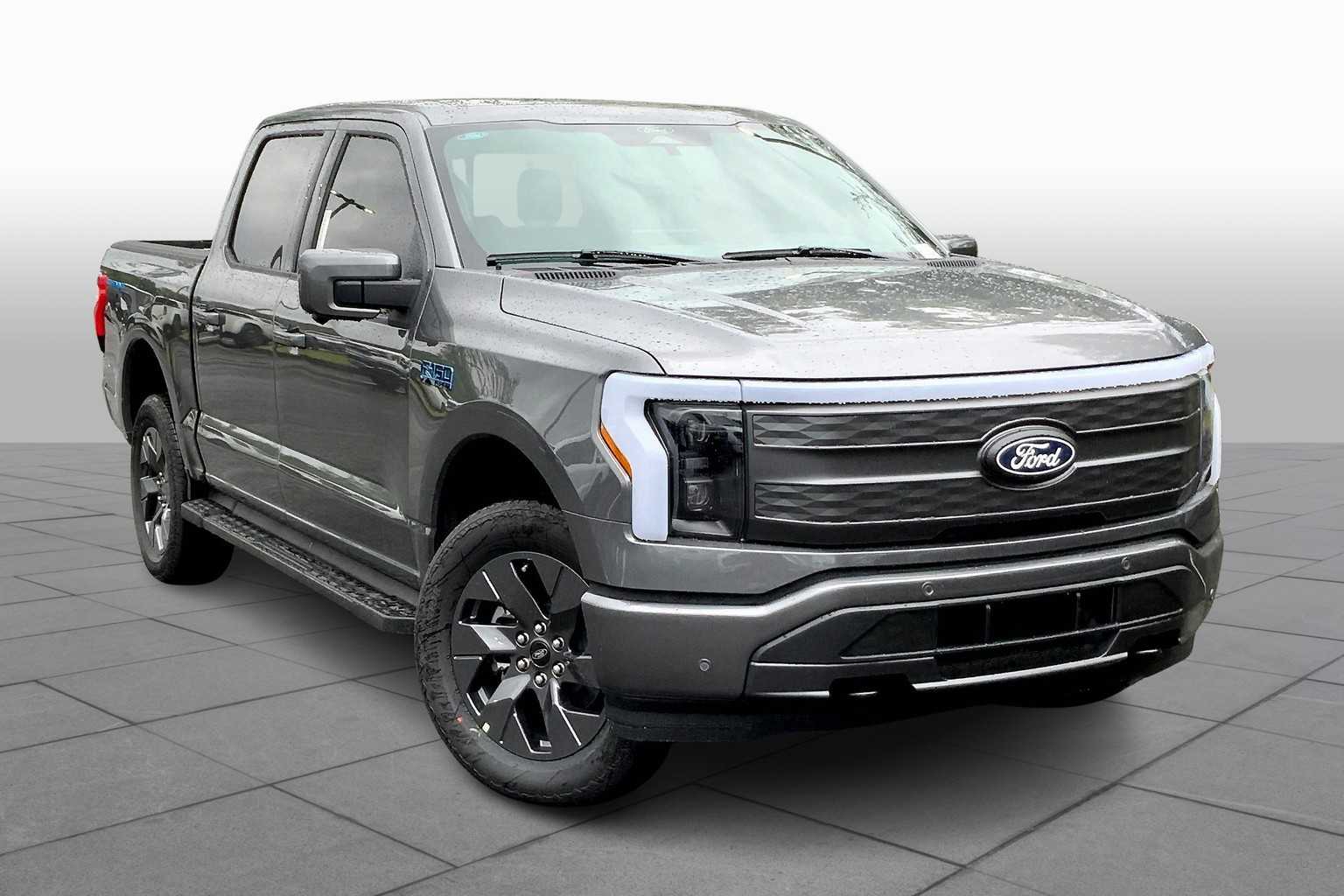 2025 Ford F-150 Lightning Lariat photo 2