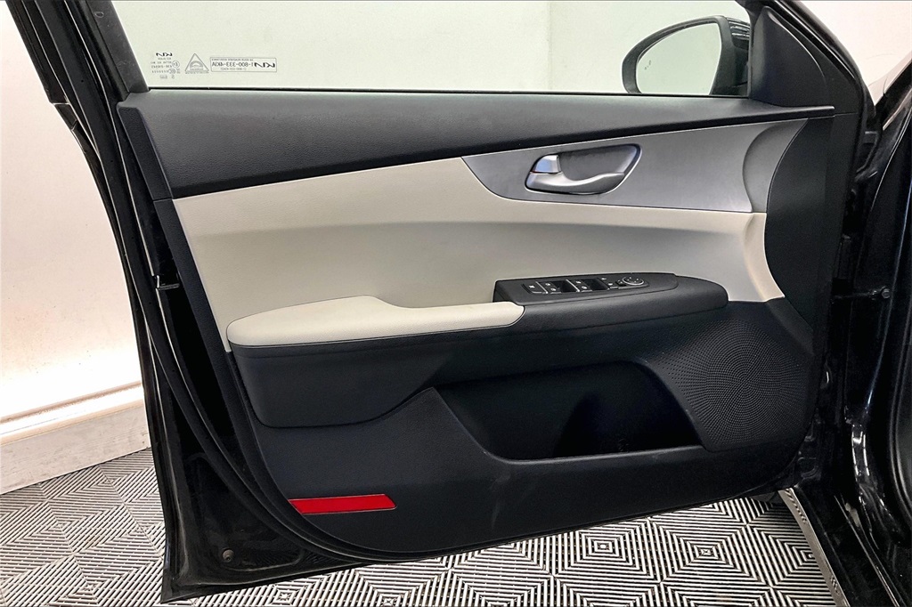 2023 Kia Forte LXS photo 23