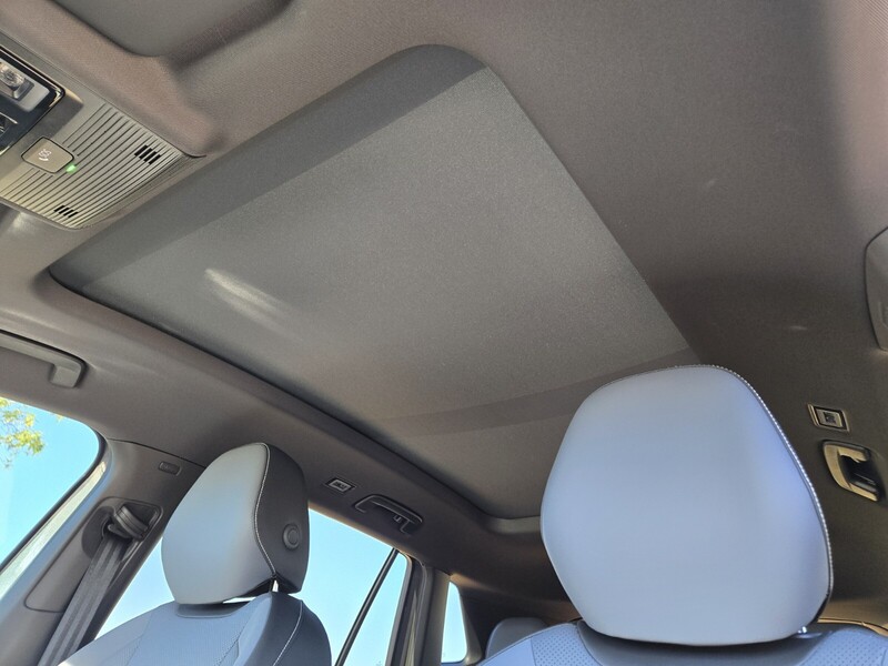 2026 Volkswagen Tiguan SE R-Line Black photo 4