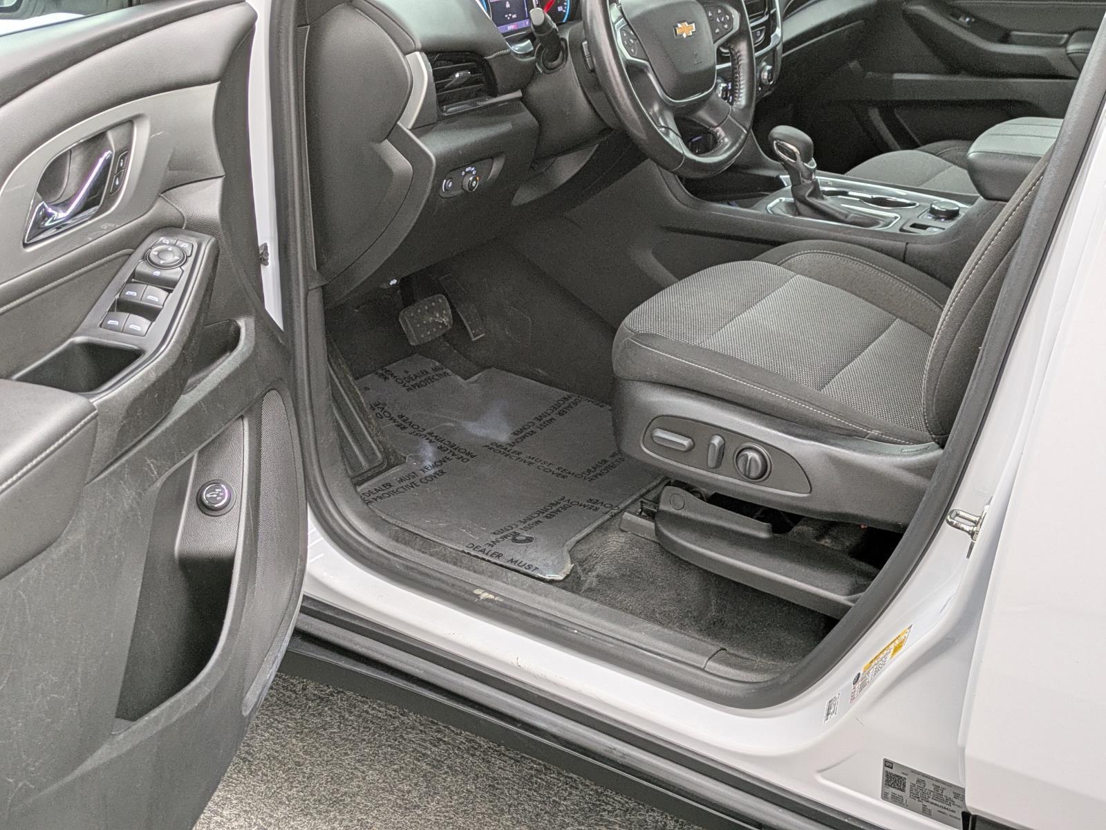 2022 Chevrolet Traverse Cloth photo 18