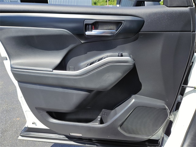 2022 Toyota Highlander XLE photo 29