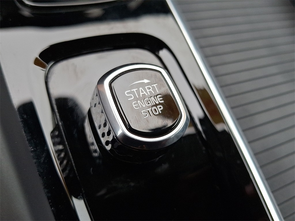 2025 Volvo S60 B5 Core photo 24