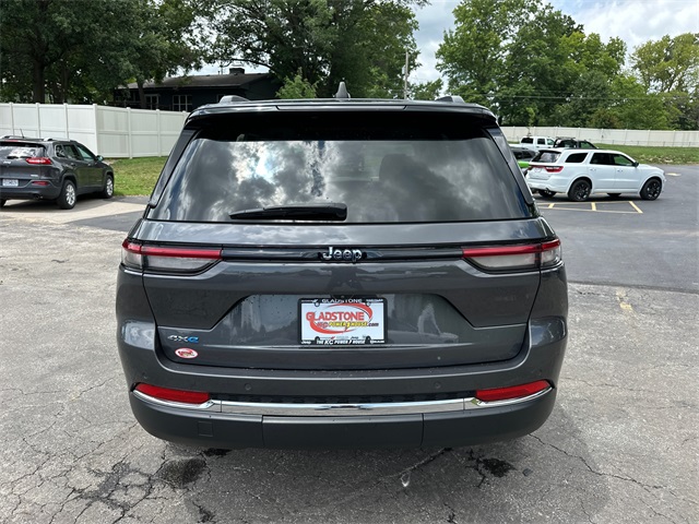 2023 Jeep Cherokee Base photo 6