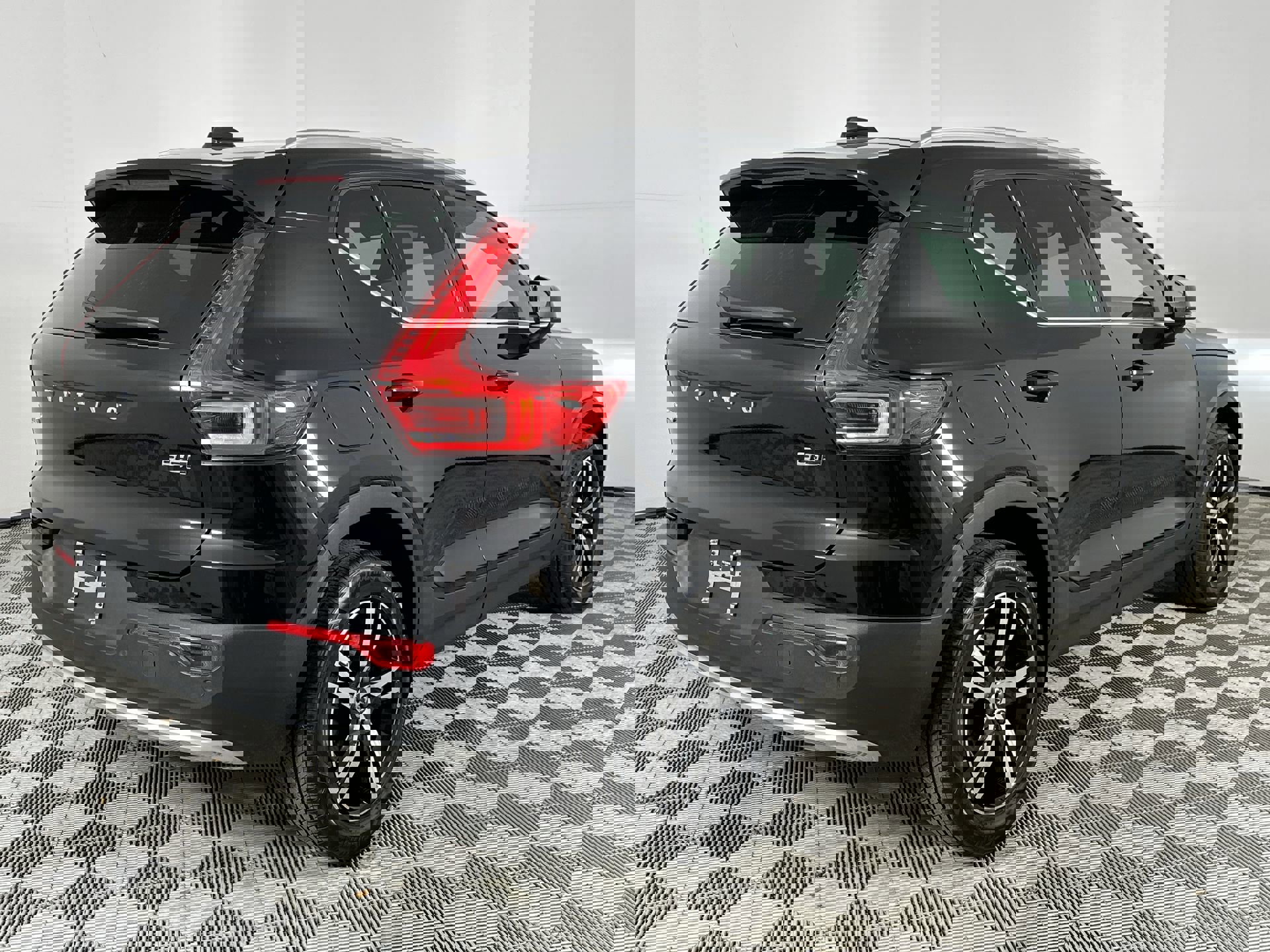 2025 Volvo XC40 Core photo 4