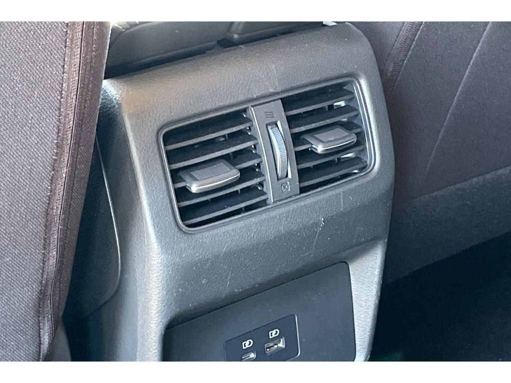2021 Nissan Rogue SV photo 34
