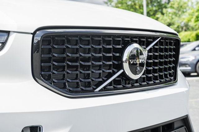 2025 Volvo XC40 Plus photo 11