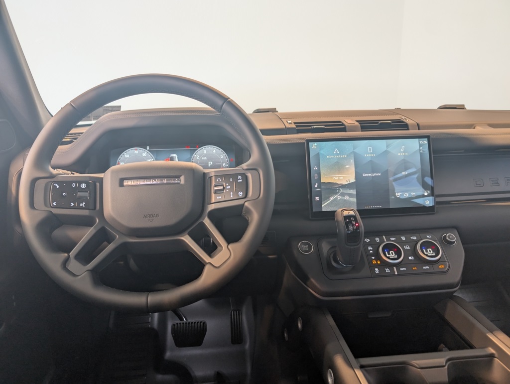 2025 Land Rover Defender 130 X-Dynamic SE photo 13