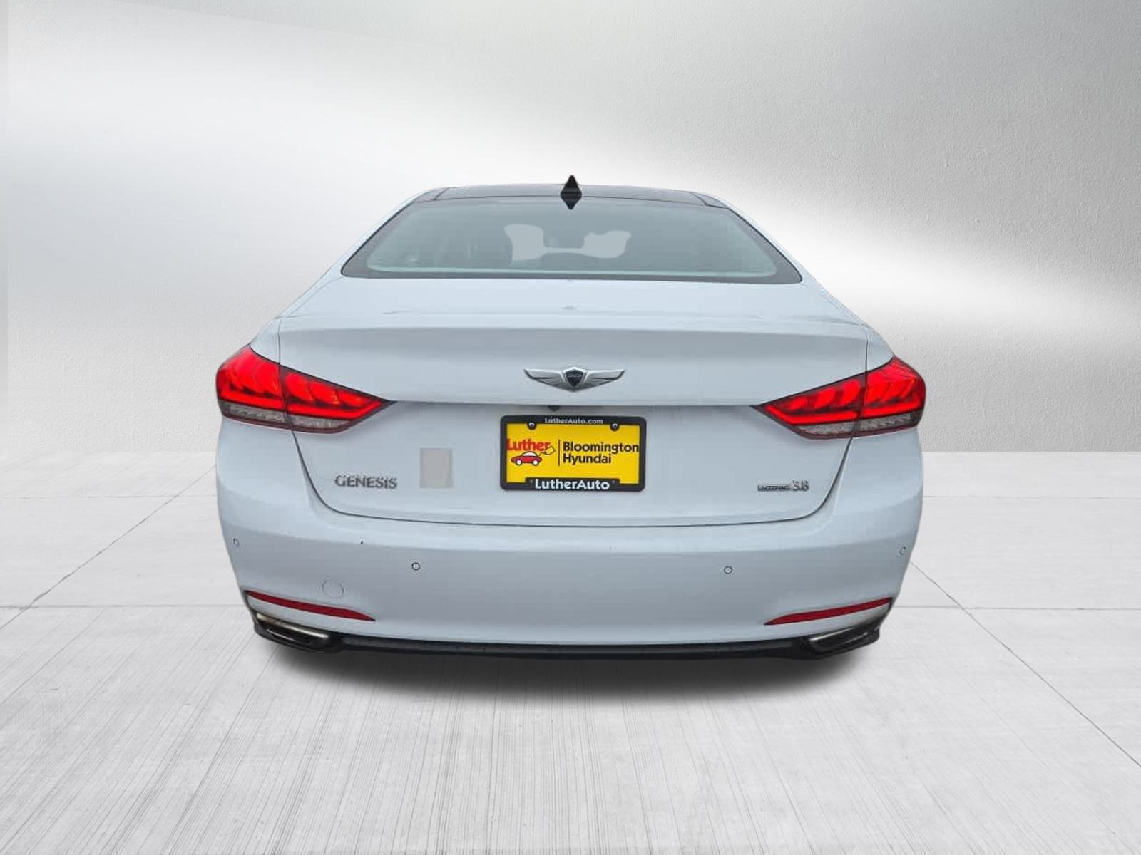 2015 Hyundai Genesis 3.8 photo 3