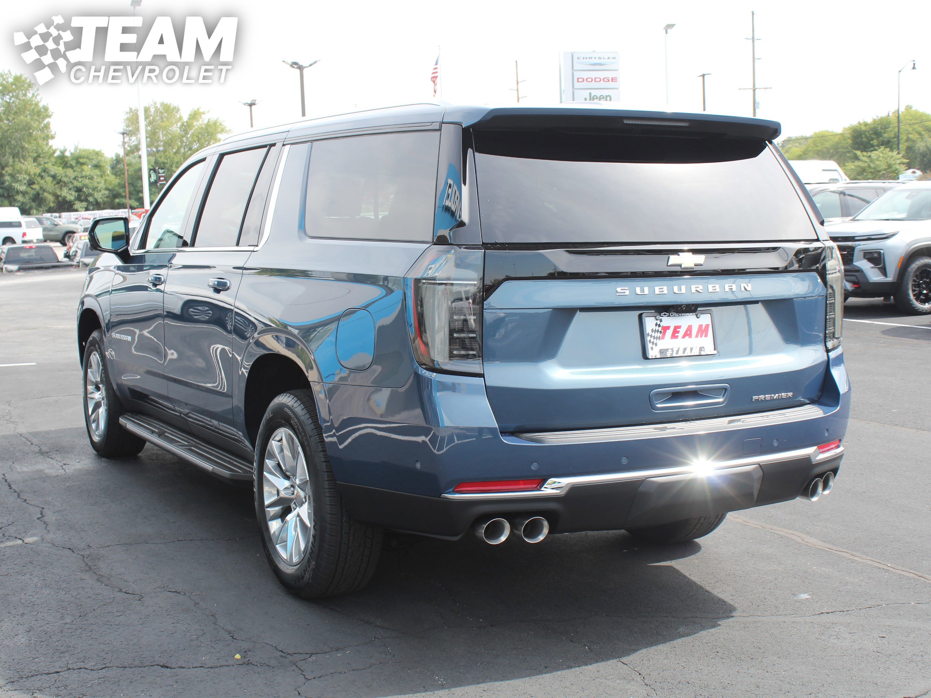 2026 Chevrolet Suburban Premier photo 4