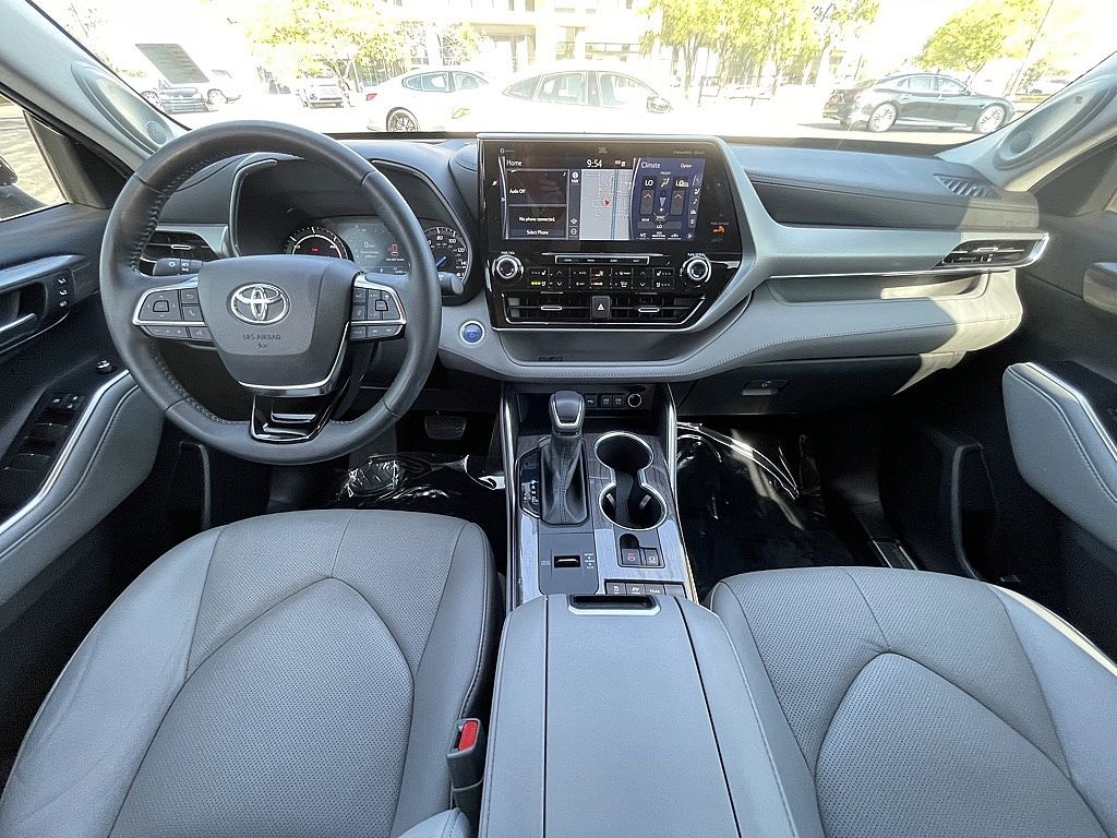 2021 Toyota Highlander Hybrid Platinum photo 9