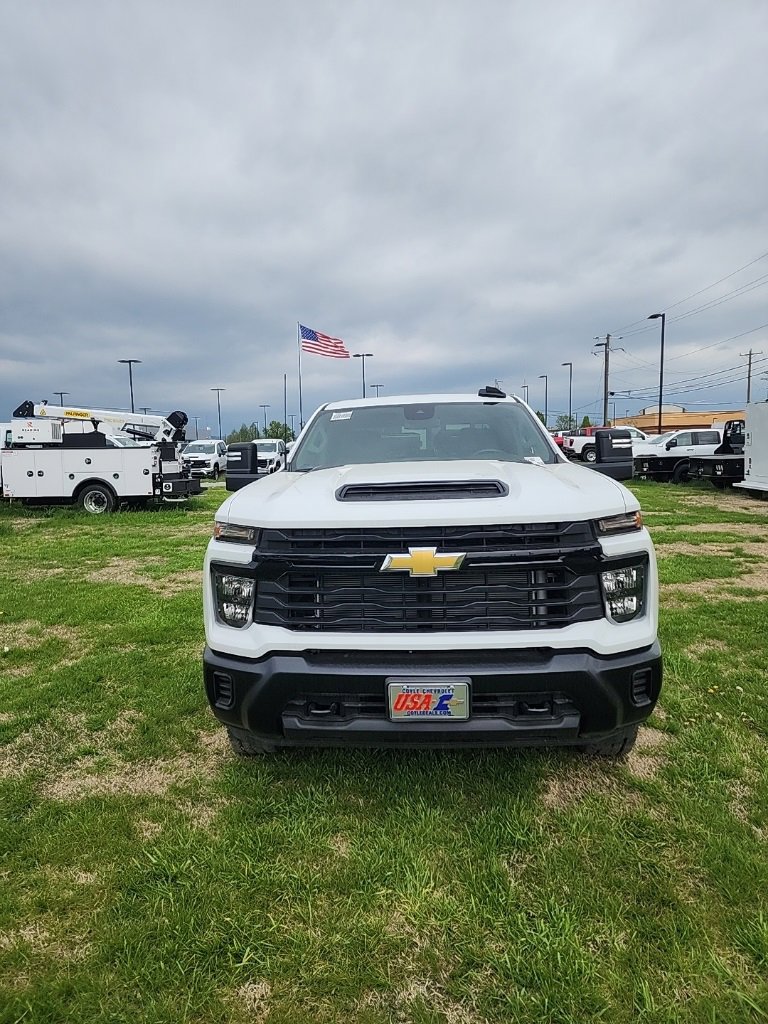 2024 Chevrolet Silverado 2500HD photo 2