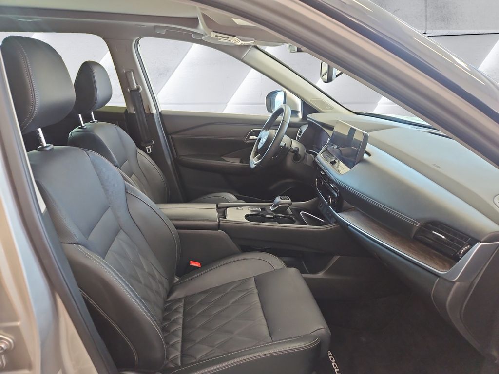 2024 Nissan Rogue Platinum photo 13