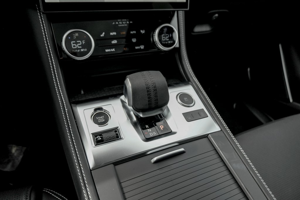 2026 Jaguar F-PACE P250 R-Dynamic S photo 13