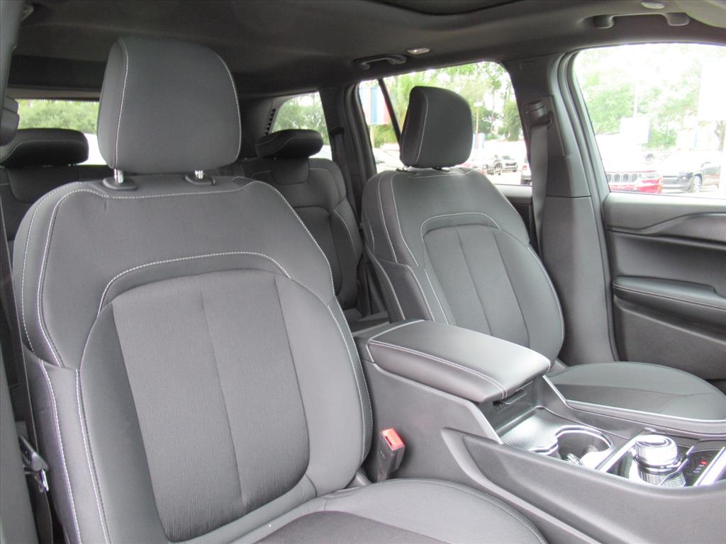 2025 Jeep Grand Cherokee Laredo X photo 8
