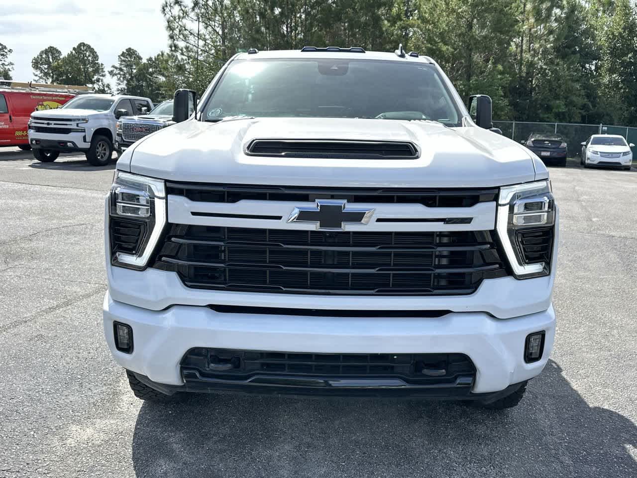 2024 Chevrolet Silverado 3500HD LT photo 2