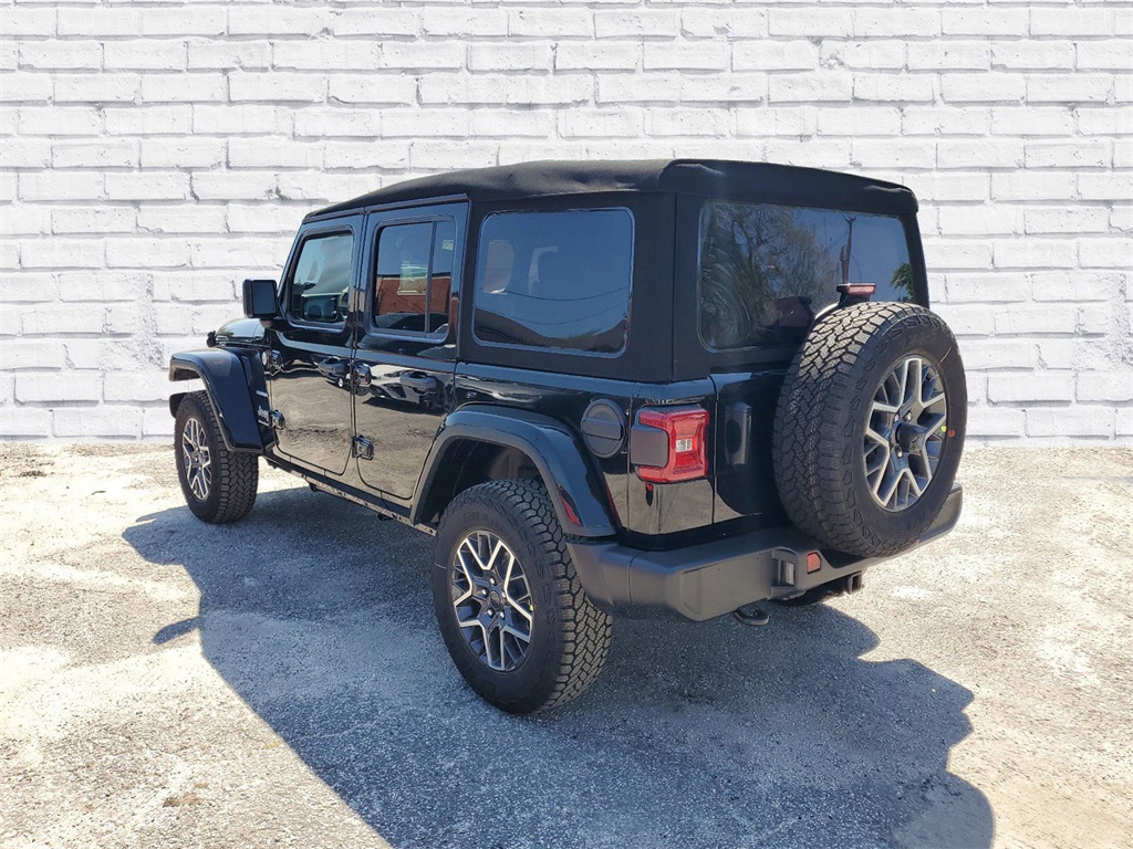2024 Jeep Wrangler Sahara photo 3