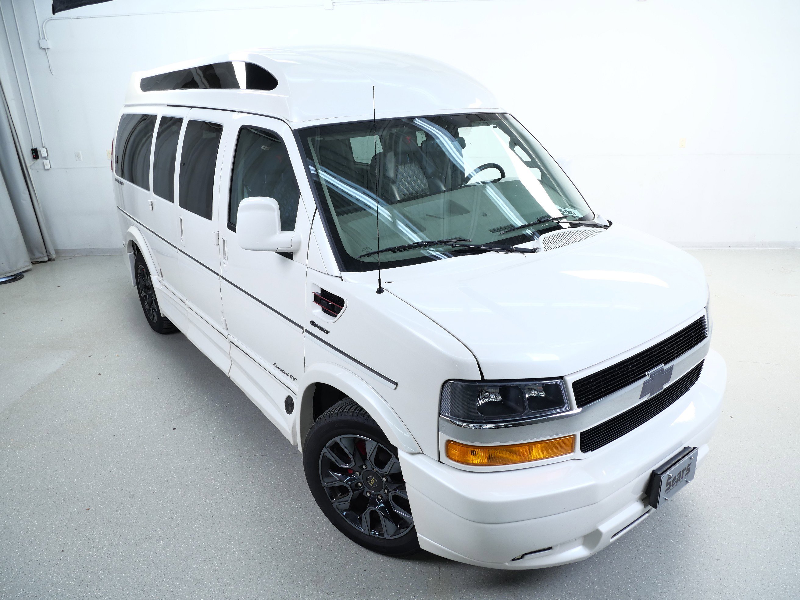 2023 Chevrolet Express Cargo Van photo 2