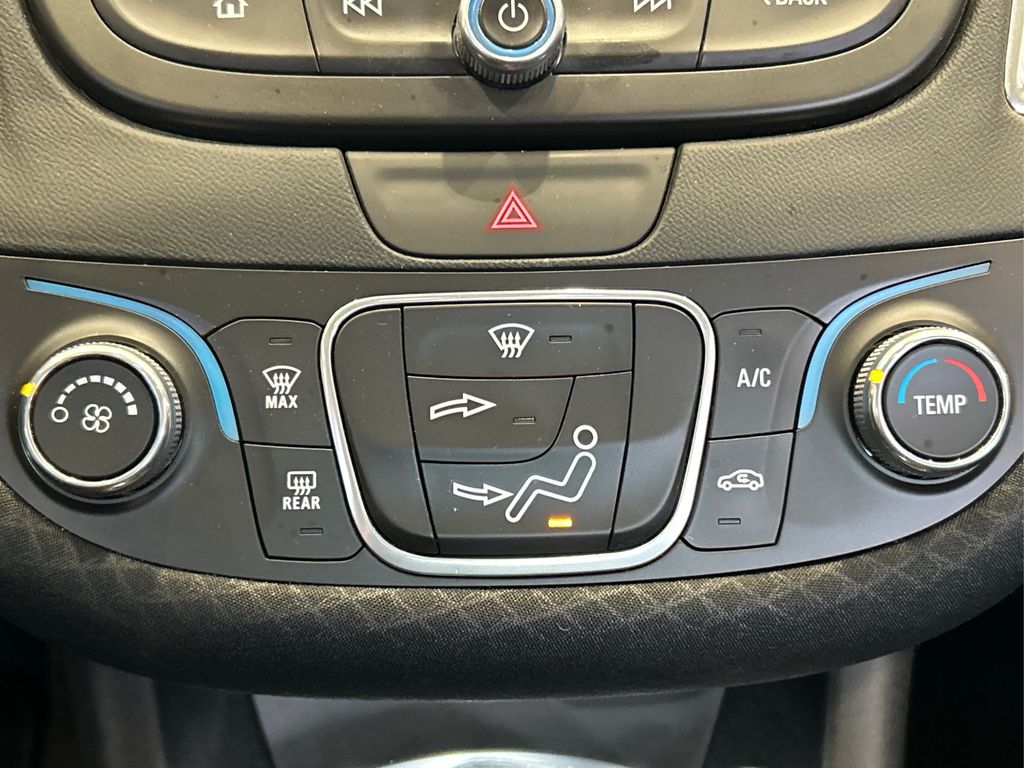 2017 Chevrolet Malibu 1LT photo 27