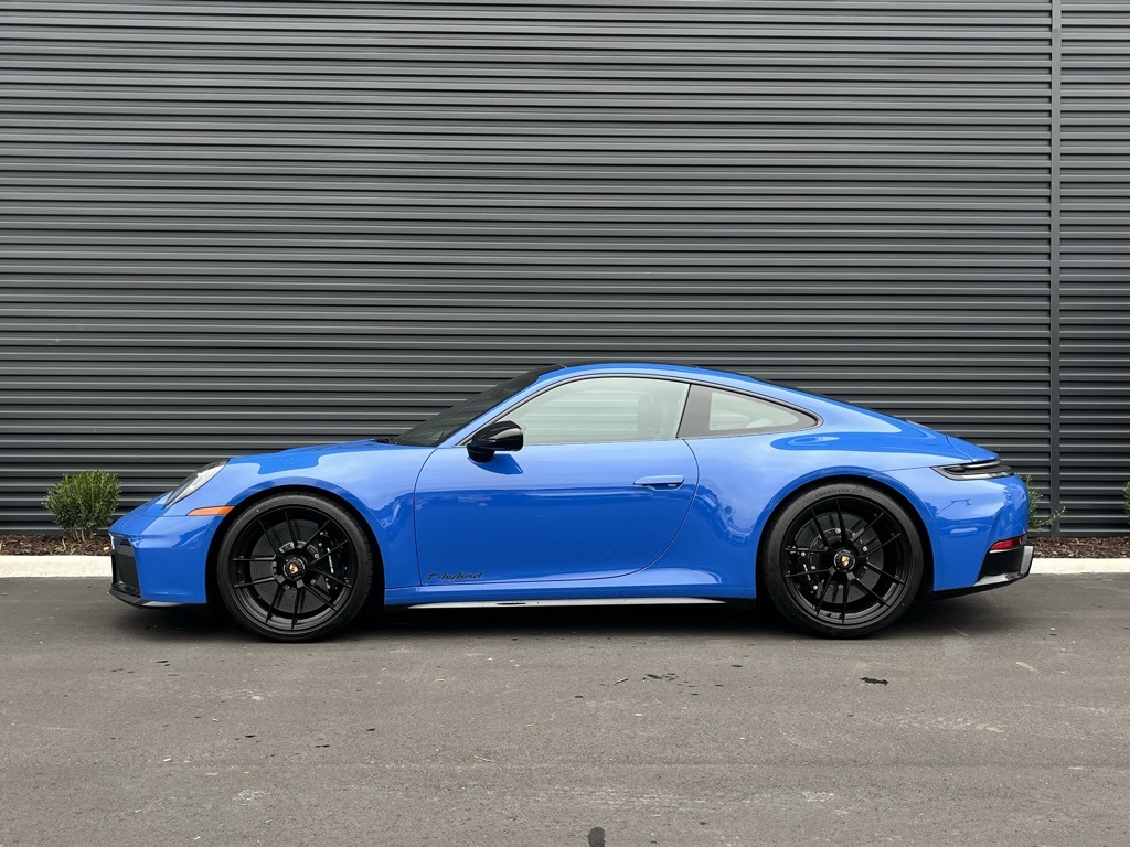 2025 Porsche 911 GTS photo 2