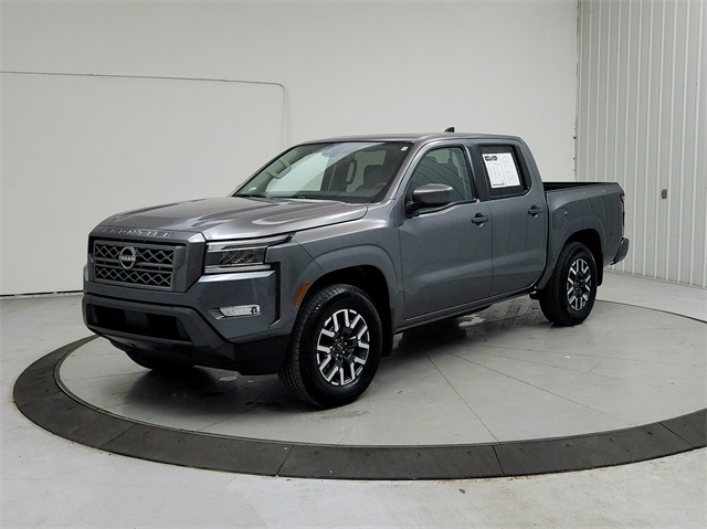 2024 Nissan Frontier SL photo 3