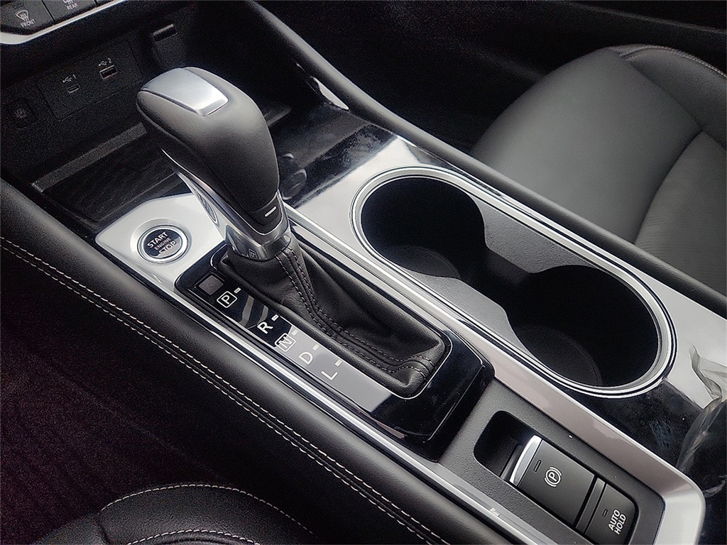 2025 Nissan Altima SL photo 14
