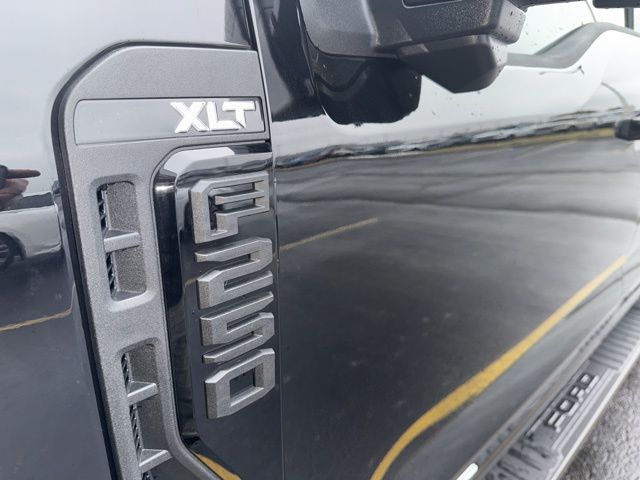 2025 Ford F-250 XLT photo 3