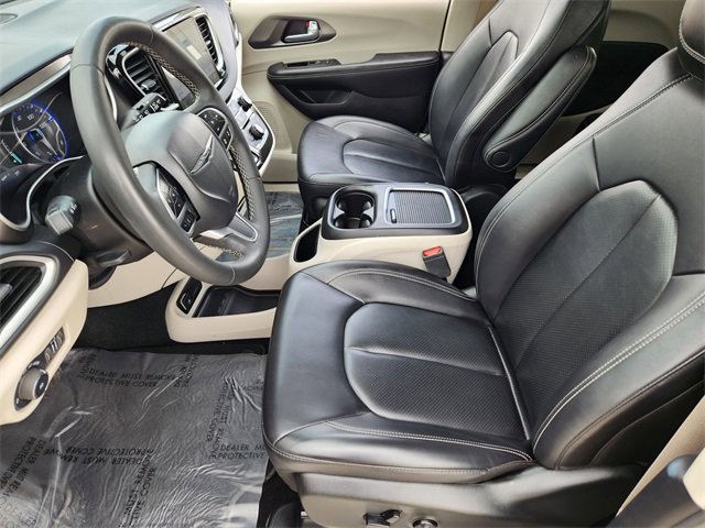 2024 Chrysler Pacifica Touring L photo 9