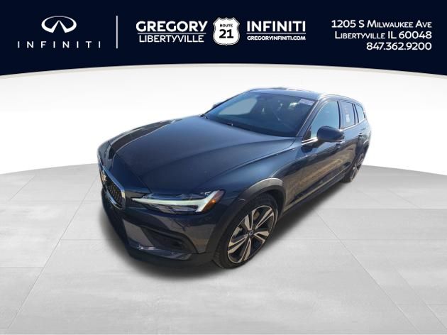 2025 Volvo V60 Cross Country Plus's photo