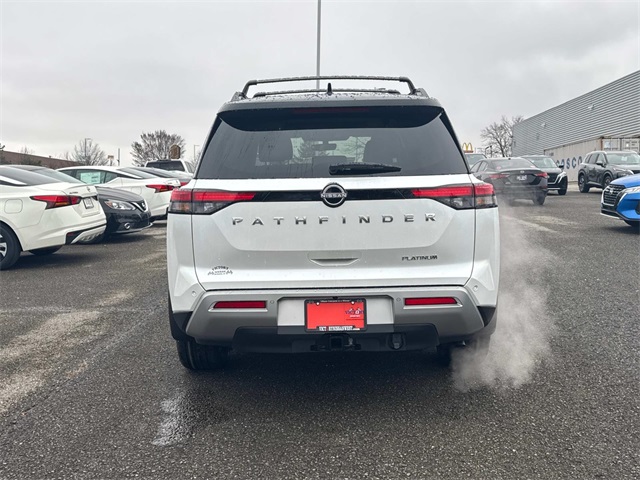 2025 Nissan Pathfinder Platinum photo 3