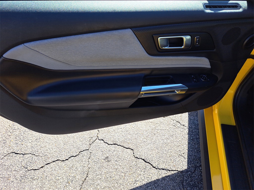 2024 Ford Mustang EcoBoost photo 7