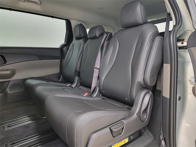 2026 Kia Carnival EX photo 13