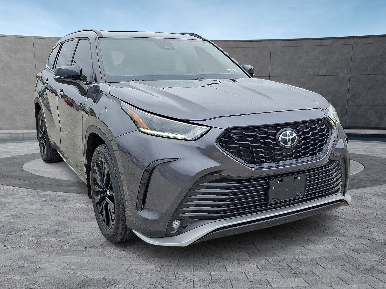 2023 Toyota Highlander XSE photo 2