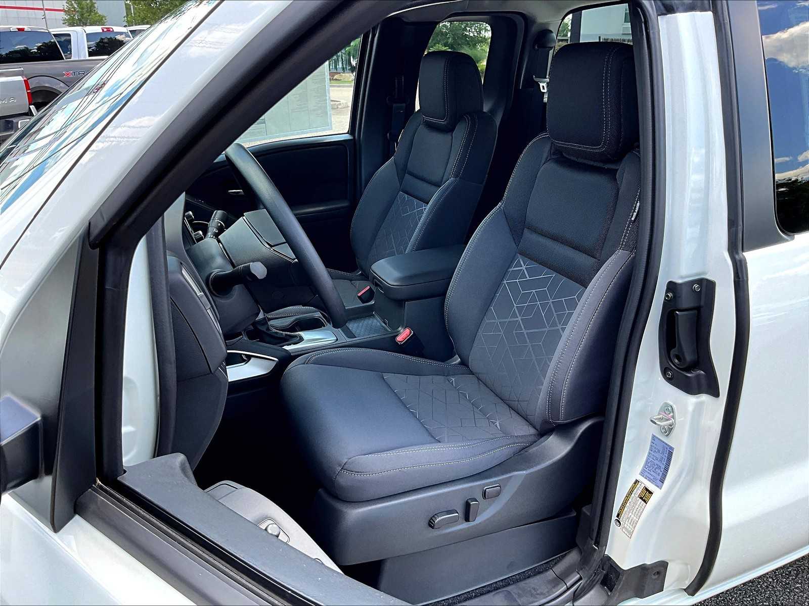 2025 Nissan Frontier SV photo 10