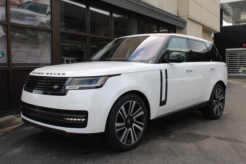 2023 Land Rover Range Rover SE photo 2