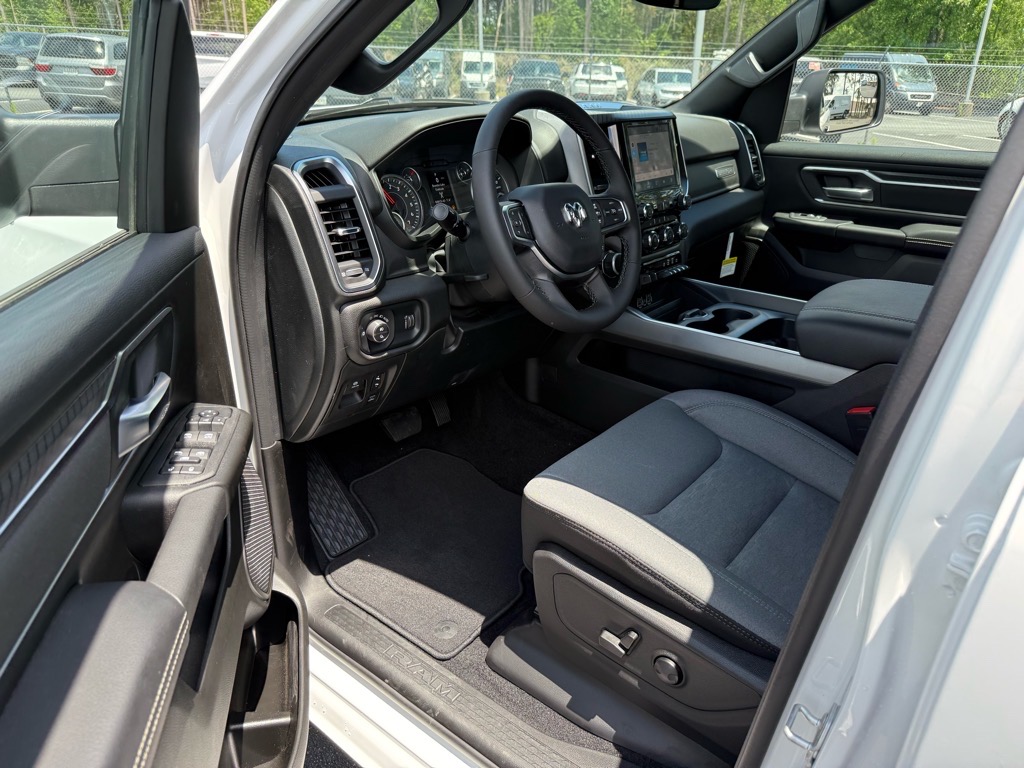 2025 Ram 1500 Big Horn photo 4