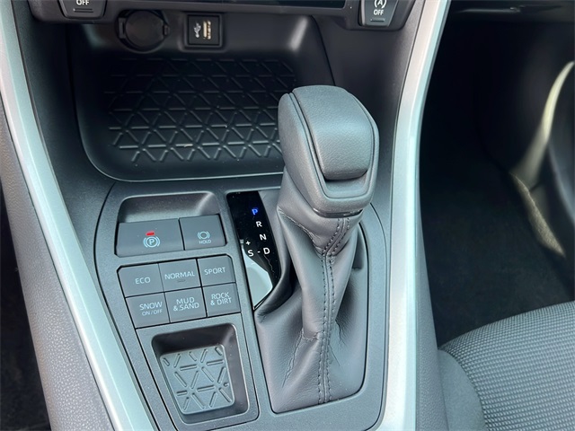 2025 Toyota RAV4 LE photo 22
