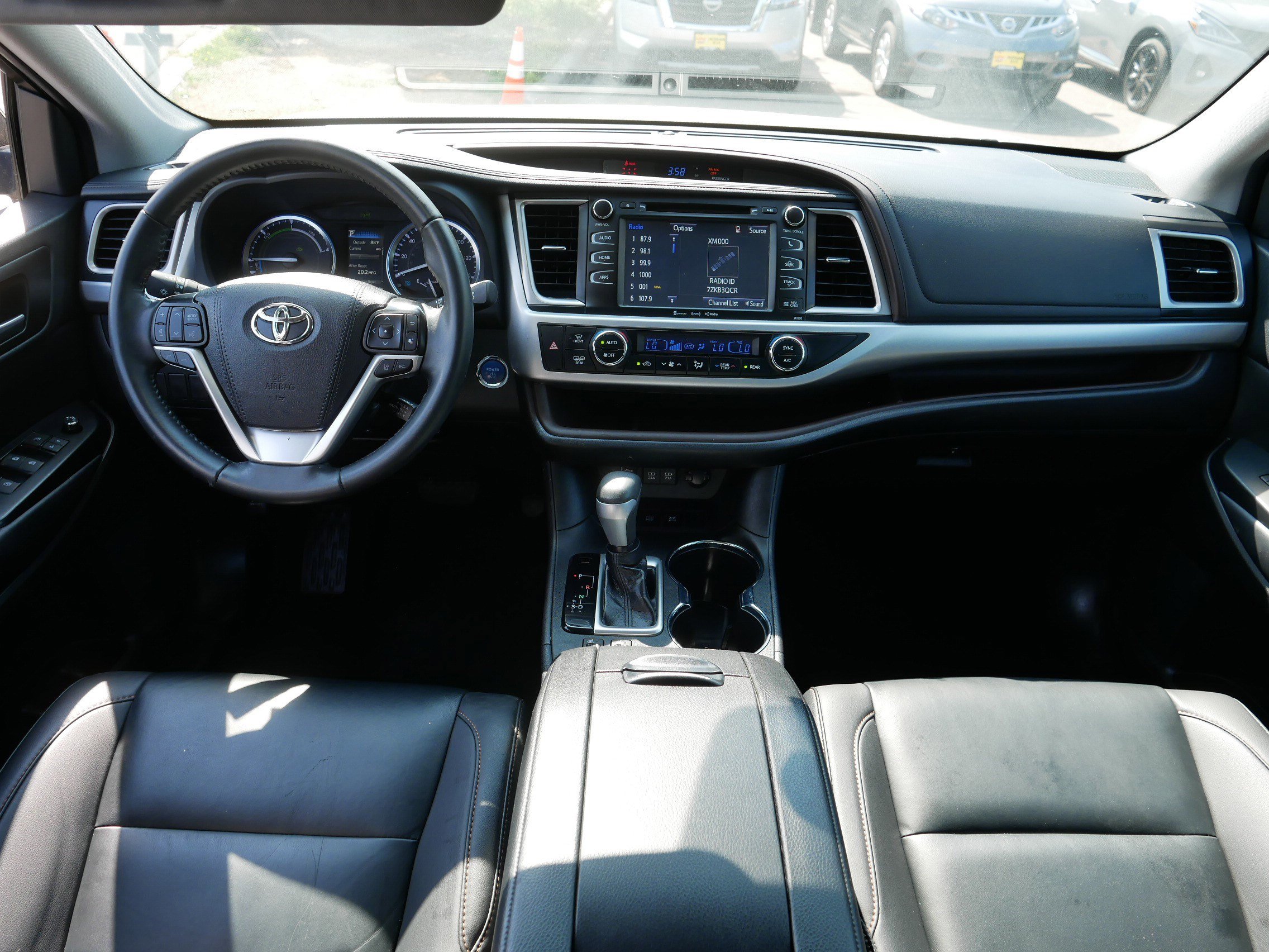 2019 Toyota Highlander Hybrid XLE photo 8