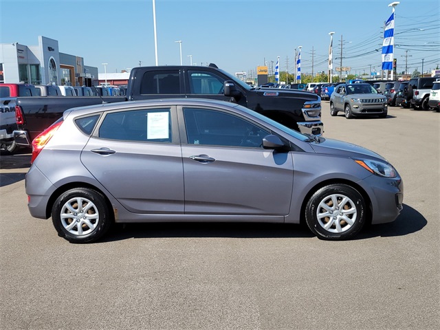2014 Hyundai Accent GS photo 2