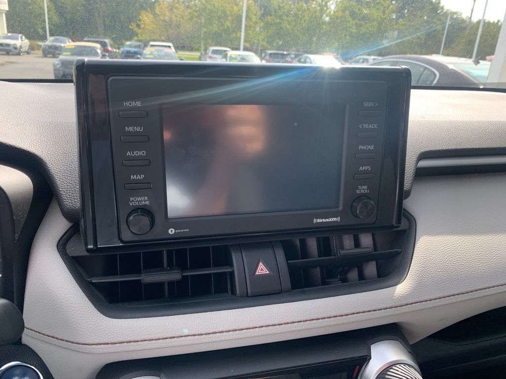 2020 Toyota RAV4 Hybrid XLE photo 6