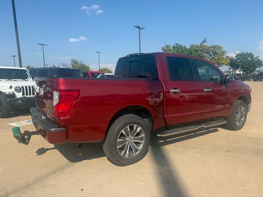 2018 Nissan Titan SL photo 3