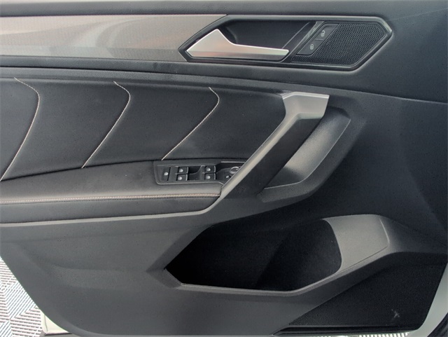 2022 Volkswagen Tiguan SE photo 28