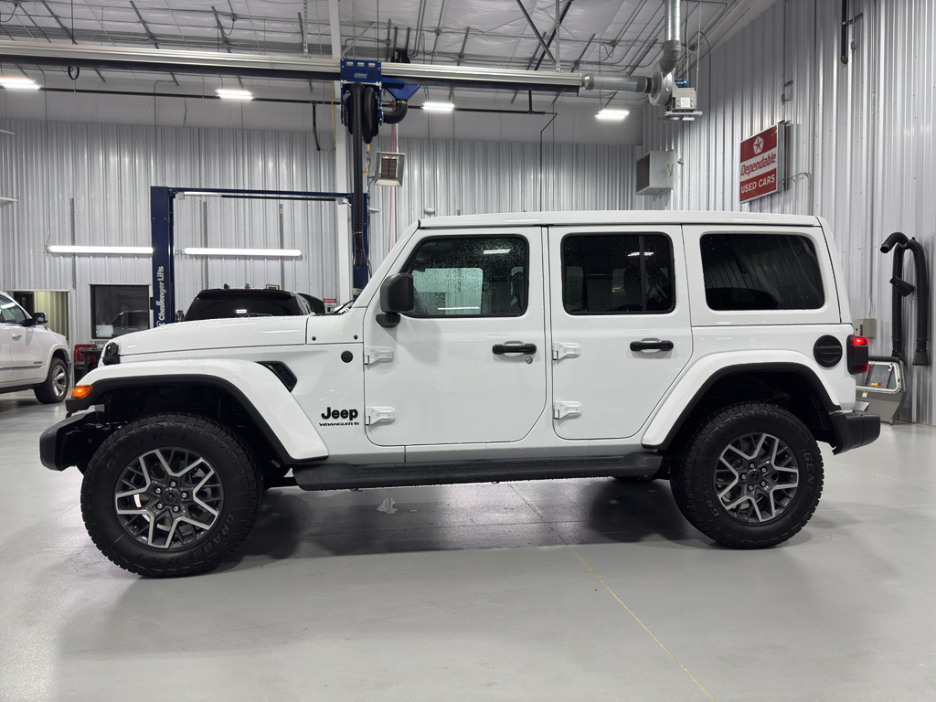 2025 Jeep Wrangler Sahara photo 2