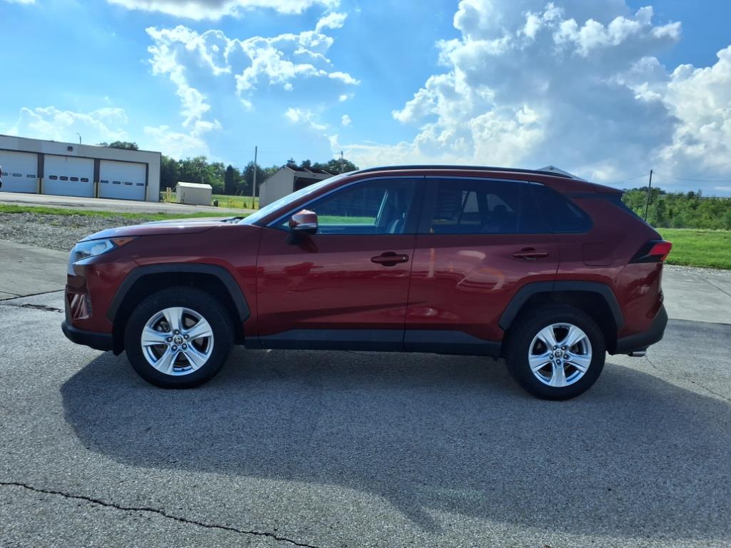 2021 Toyota RAV4 XLE photo 8