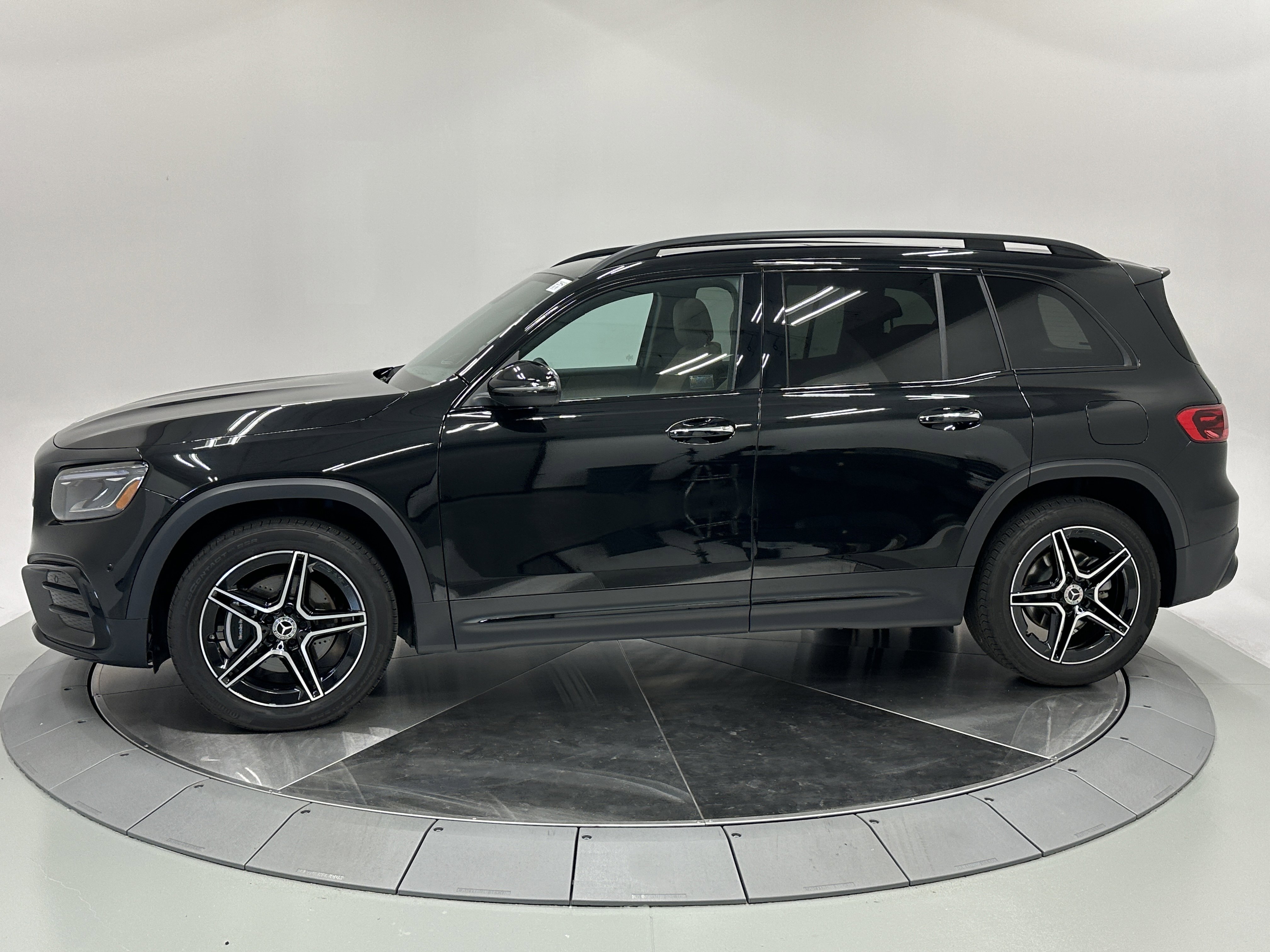 2024 Mercedes Benz GLB 250 photo 4
