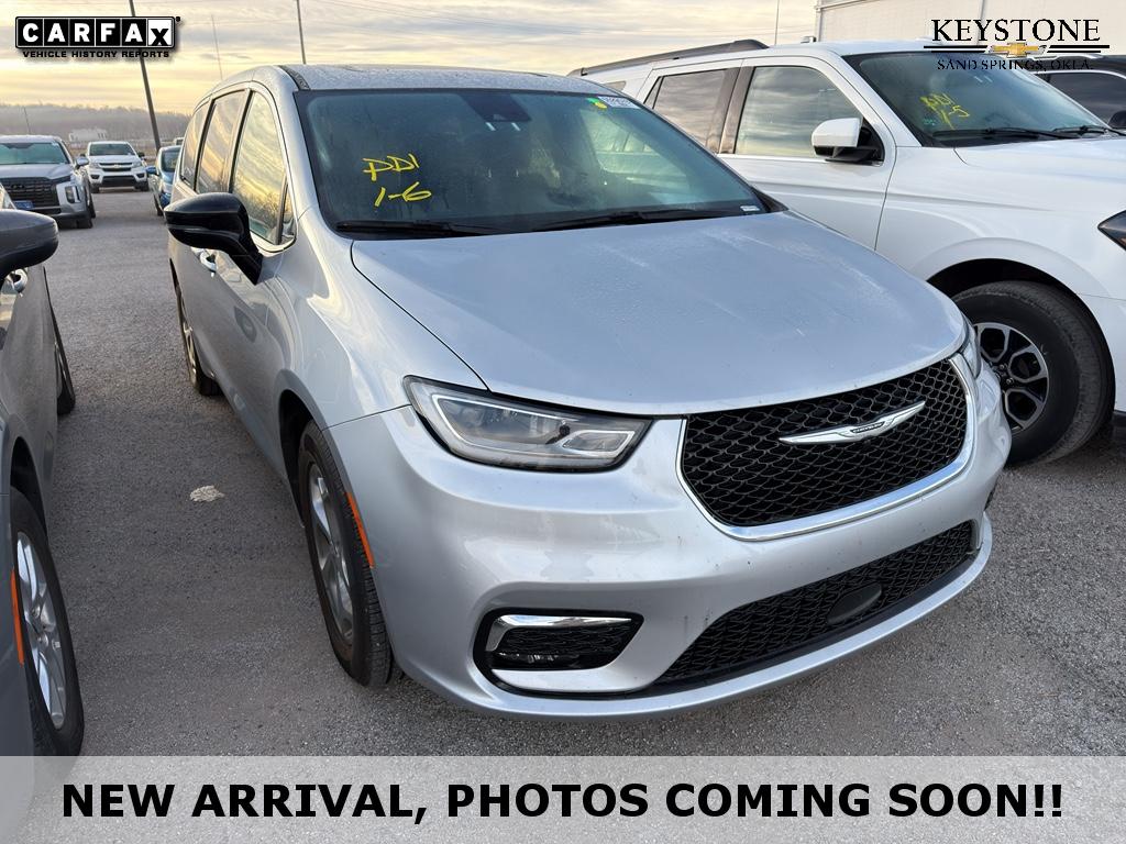 2024 Chrysler Pacifica Limited's photo